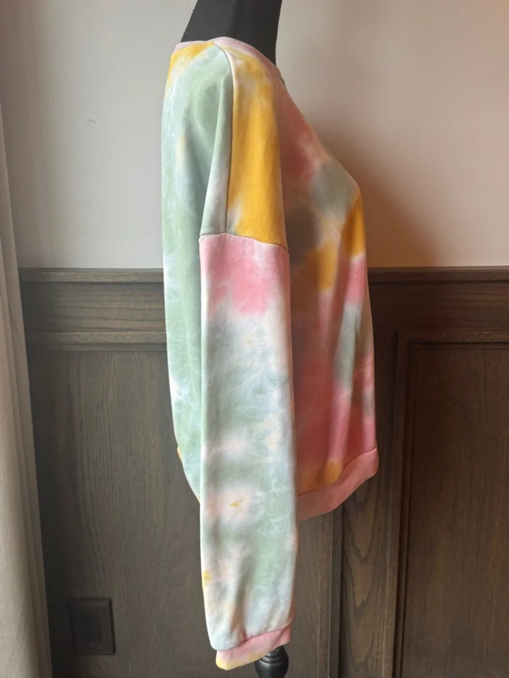 LE LIS Nordstrom Chic Tie-Dye Sweatshirt Top Large EUC - Picture 4 of 6